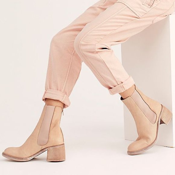 New Free People Essential Chelsea Natural Boots - Picture 3 of 16